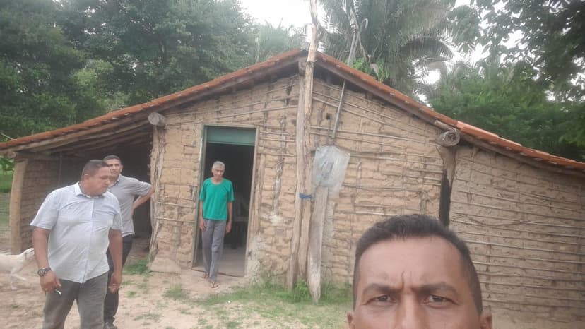 Entrega de cestas básicas para famílias